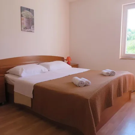 Holiday home Marija I Lucija Banj